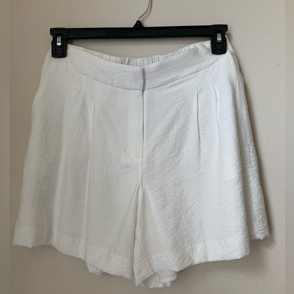 Vince Camuto  NEW women’s solid shorts - size 4